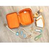 Set doctor veterinar DacEnergy©, din lemn, pentru copii, 12 piese, injectie, termomentru, perie, guler, portocaliu-poza 5-Dacenergy.ro