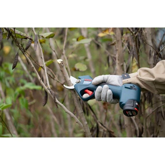 Foarfeca de gradina Bosch Pro Pruner​​​​​​​, pentru crengi si vie, lama otel, cu 2 acumulatori 3 Ah si incarcator, 30.2 x 5.5 x 9.9 cm-poza 3-Dacenergy.ro