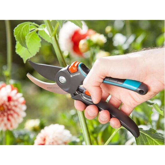 Foarfeca de gradina , lama din otel, maner plastic, ergonomic, canal de scurgere seva, 2 pozitii pentru taiere, blocator de siguranta-poza 2-Dacenergy.ro