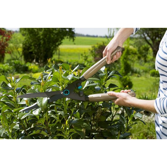 Foarfeca pentru tuns gard viu, lama slefuita striat, manerul din lemn, forma ergonomica, 54 cm-poza 3-Dacenergy.ro