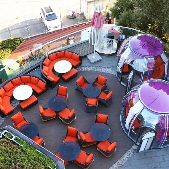 ​Casuta tip cupola DacEnergy©, realizata din policarbonat si aliaj aluminiu negru, banda luminoasa cu LED-uri, sistem de ventilare, plasa insecte, 3,6 x 2,8 m, draperie gri, Forma	: Rotund, Culoare: Negru, Gri-poza 4-Dacenergy.ro