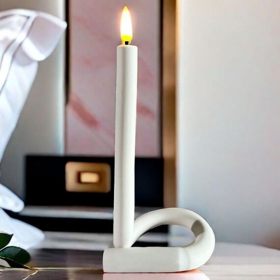 Decoratiune lumanare torsion DacEnergy©, realizata din plastic, design rasucit, inedit, cu efect de flacara generat de LED-ul alb cald, 2.2 x 41 cm, alimentare cablu USB-poza 4-Dacenergy.ro