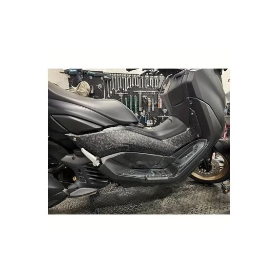 Rola folie auto autocolant Pet Premium carbon forjat mat 1.52m x 18m cu tehnologie eliminare bule Cod: PET10163-poza 4-Dacenergy.ro